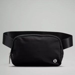 NWT 🍋 Lululemon Everywhere Belt Bag